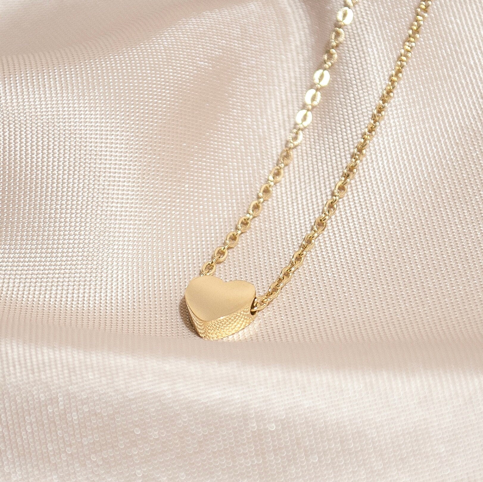 Tiny Heart Necklace in Gold & Silver, Simple Love Heart Necklace, Girlfriend Gift, Gift For Her, Anniversary Gift, Valentines Day Gift
