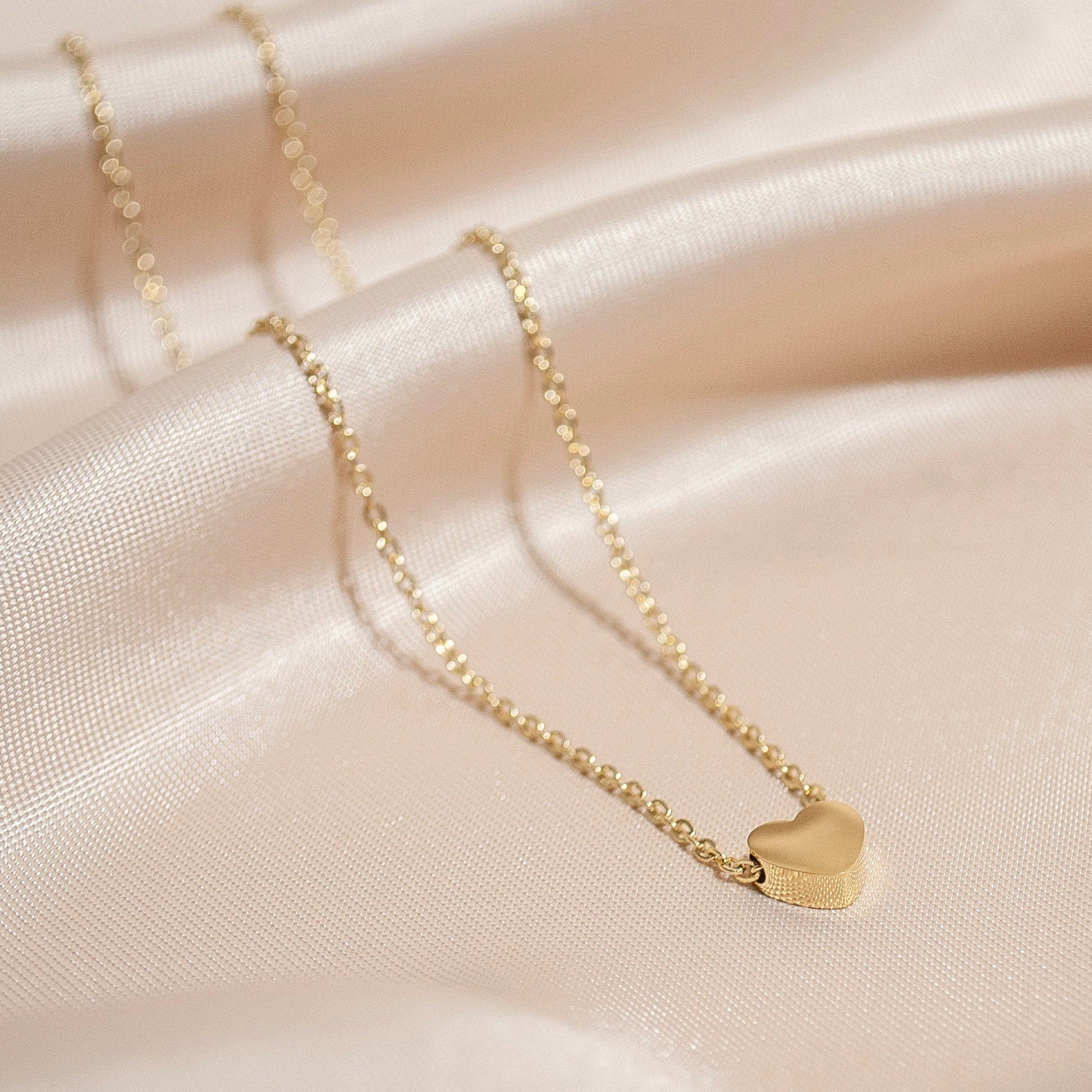 Tiny Heart Necklace in Gold & Silver, Simple Love Heart Necklace, Girlfriend Gift, Gift For Her, Anniversary Gift, Valentines Day Gift