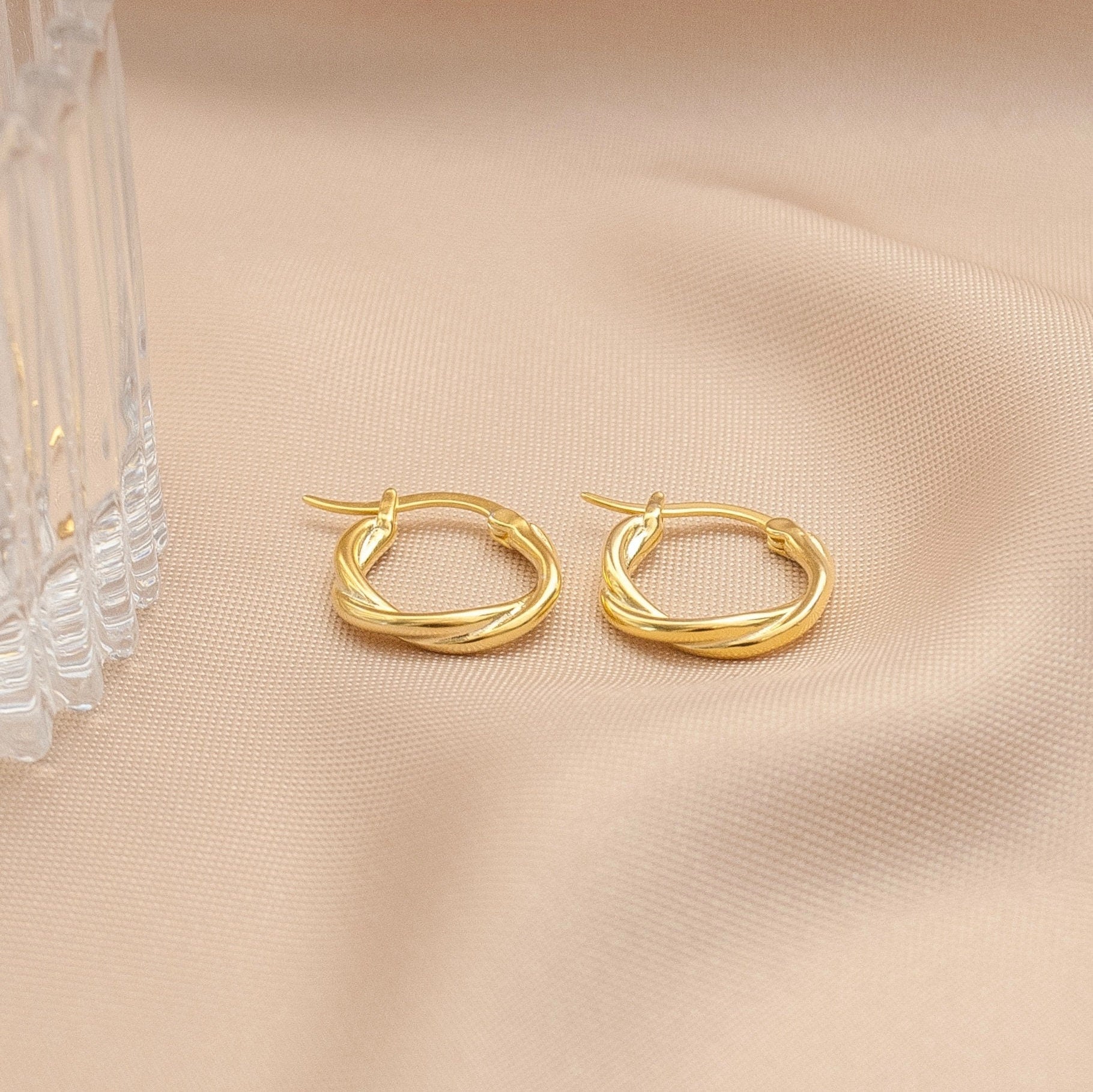 SIMPLE HOOPS EARRINGS – Victoria Bekerman Studio