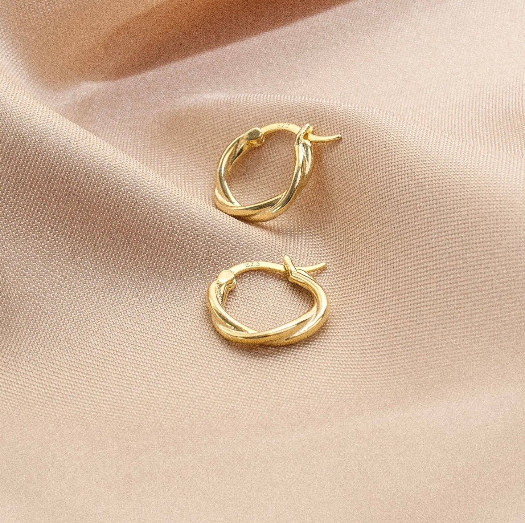 Simplicity Hoop Earrings - small round flat matte classic 14K Gold hoo –  Foamy Wader